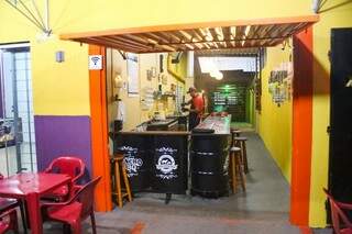 Garagem foi reformada para virar lanchonete no Aero Rancho (Foto: Paulo Francis)