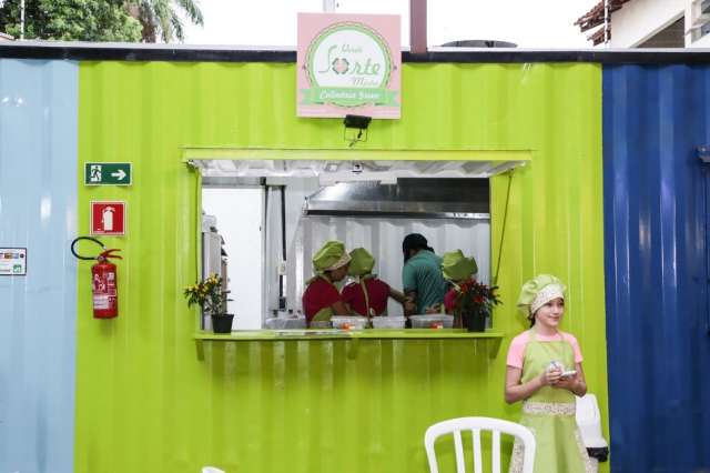 Quatro mulheres realizam sonho e agora servem sob&aacute; e hamb&uacute;rguer vegetarianos