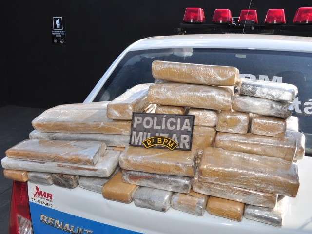 Grávida é presa tentando levar 42 tabletes de maconha para Goiânia