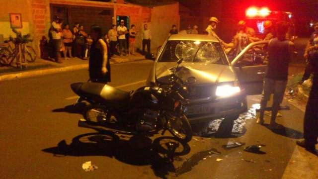 Ve&iacute;culo colide com motocicleta e duas pessoas ficam feridas no Aero Rancho