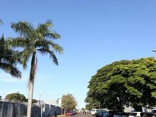 Na tarde de hoje, em Campo Grande, a umidade do ar chegou a 31% (Foto: Paulo Francis)