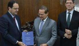 Or&ccedil;amento prev&ecirc; d&eacute;ficit de R$ 30,5 bilh&otilde;es e sal&aacute;rio m&iacute;nimo de R$ 865