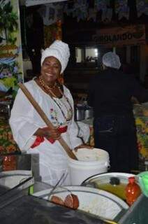 Baiana Zezé trouxe o acarajé pela primeira vez em festa junina. (Foto: Thailla Torres)