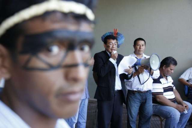 &Iacute;ndios invadem sede de secretaria para pedir sa&iacute;da de coordenador