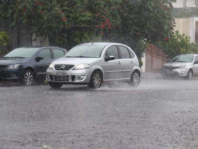 Chuva volta &agrave; Capital e anuncia tempo inst&aacute;vel no fim de semana 