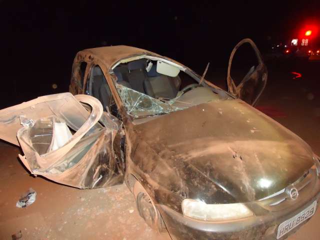 Feridos em capotagem que matou um em Coxim n&atilde;o correm risco de morte