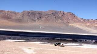 &quot;A vida se impõe no Atacama, no gelo, na areia, no céu, no sal, apesar de tanta aspereza&quot;, escreve a jornalista Kátia Arima, de Viagem
