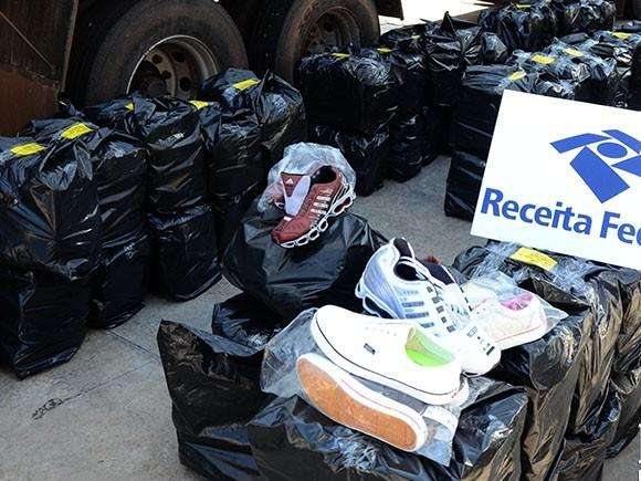 PRF e Receita apreendem mais de mil pares de t&ecirc;nis falsificados 