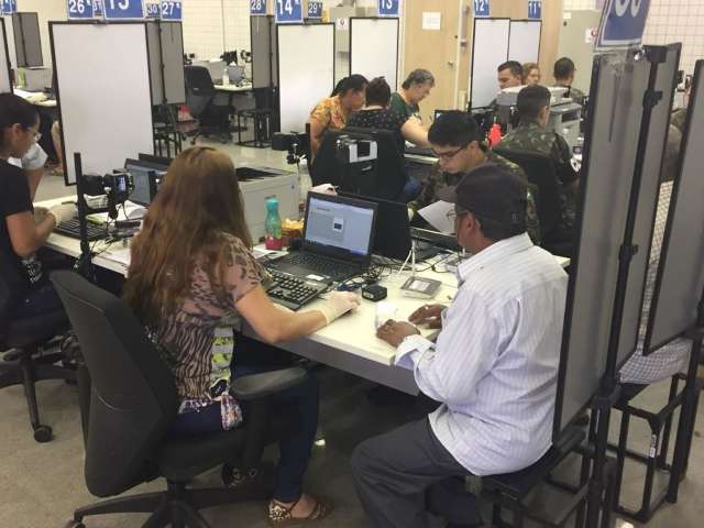 Justi&ccedil;a Eleitoral faz plant&atilde;o para cadastrar digital de eleitores na Capital