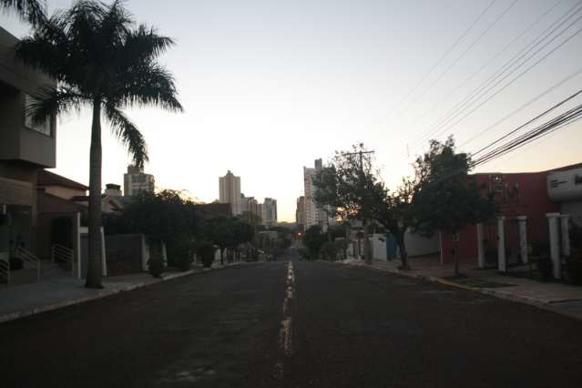 Segunda-feira de c&eacute;u claro e calor em Campo Grande 