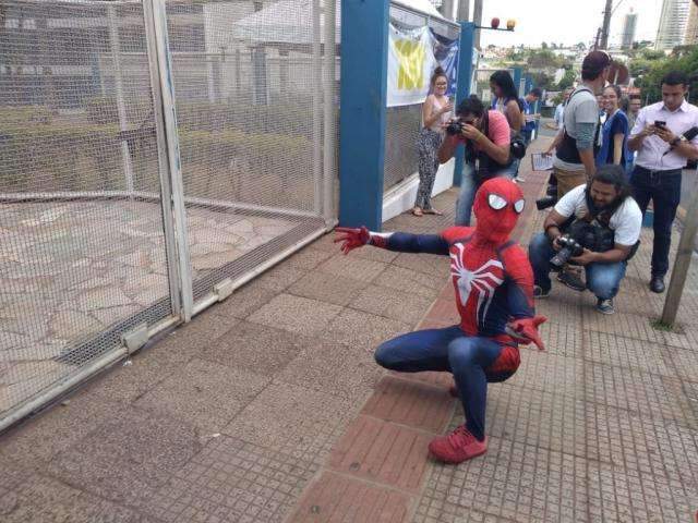 Segundo dia do Enem tem poucos atrasos em locais de prova na Capital