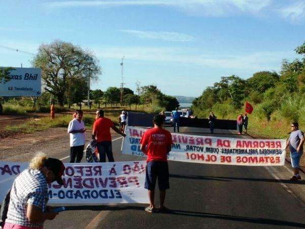 Protesto contra reforma fecha rodovias que levam a PR, MT, SP e Bol&iacute;via