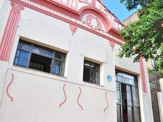 A fachada do restaurante ganhou o título de a mais preservada de Campo Grande. (Fotos: João Garrigó)