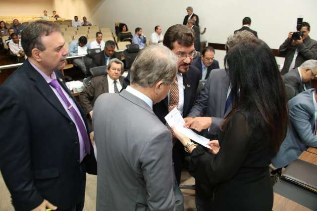 Ap&oacute;s pol&ecirc;micas, deputados ir&atilde;o votar em definitivo a &quot;Lei Harfouche&quot;