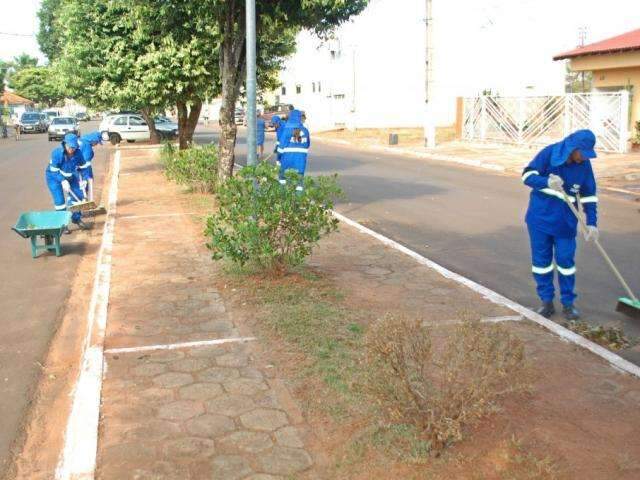 Conv&ecirc;nio coloca detentas para trabalhar na limpeza de munic&iacute;pio 