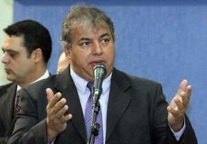 Pode investigar, n&atilde;o roubei dinheiro do povo, diz vereador