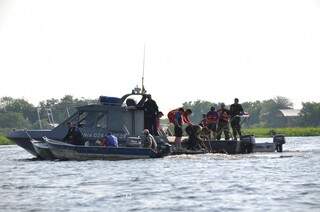 Naufrágio do barco-hotel paraguaio Sueño del Pantanal matou 14 pessoas em Porto Murtinho no ano passado. (Foto: Arquivo / Campo Grande News)