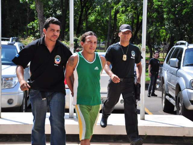  Assassino de mulheres tenta fugir da pris&atilde;o, mas policiais impedem fuga