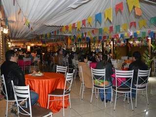 15ª edição da Festa Junina aconteceu no último sábado e contou com cerca de 300 convidados. (Foto: Thaís Pimenta)