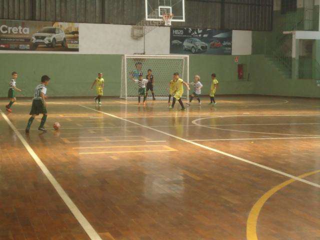 Goleada de 10 a 0 marca rodada de torneio de futsal de base na Capital