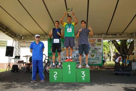 Corrida e caminhada re&uacute;nem mais de 700 participantes na Duque de Caxias 