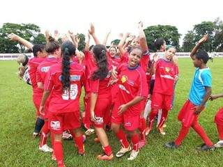 O time de Chapadão do Sul foi campeão estadual de futebol feminino no ano passado (Foto: Divulgação)