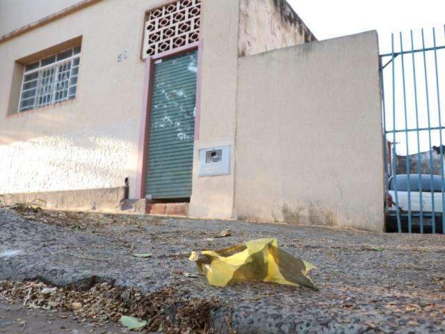 Homem de 43 anos &eacute; encontrado morto dentro de ed&iacute;cula incendiada