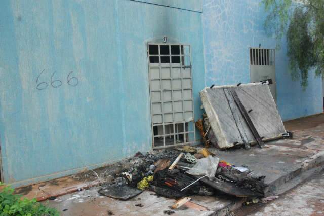  Acionados para combater inc&ecirc;ndio, bombeiros localizam 2 crian&ccedil;as abandonadas