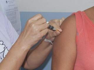 Prefeitura pretende normalizar vacinação em todas as 12 unidades de saúde onde há o serviço até o fim deste mês. (Foto: Renê Marcio/PMC)