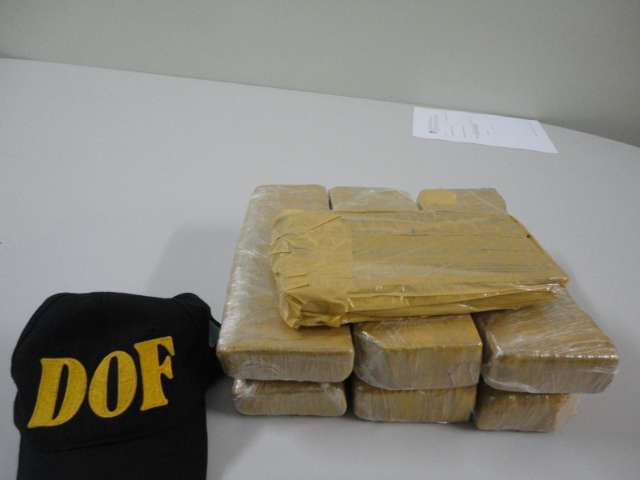 Adolescente de 14 anos &eacute; flagrado com 7 quilos de maconha em Ponta Por&atilde; 