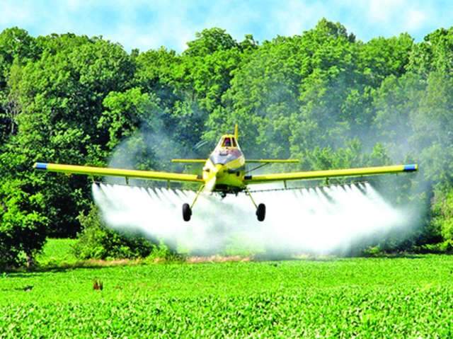 Lavouras de Dourados utilizam de 24 a 30 litros de agrot&oacute;xicos por hectare