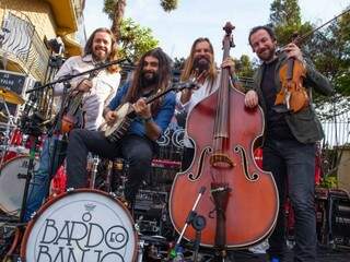 O grupo O Bardo e o Banjo faz show na sexta-feira. (Foto: Divulgação)
