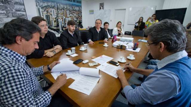 Prefeitura firma parceria com Energisa para poda de &aacute;rvores