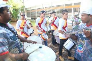 Lançamento foi acompanhado pelo ritmo das baterias das escolas de samba. (Foto: Fernando Antunes)