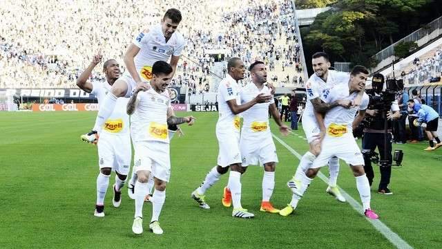 Em &lsquo;cl&aacute;ssico da paz&rsquo;, Santos vence o S&atilde;o Paulo por 3 a 0 no Brasileir&atilde;o