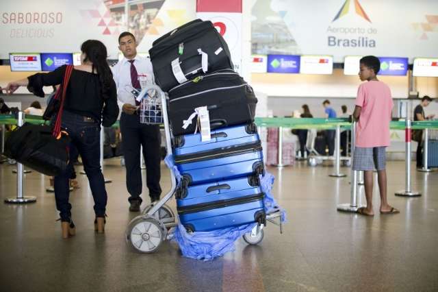 Latam anuncia que dia 14 come&ccedil;a a cobrar a partir de R$ 50 por bagagem