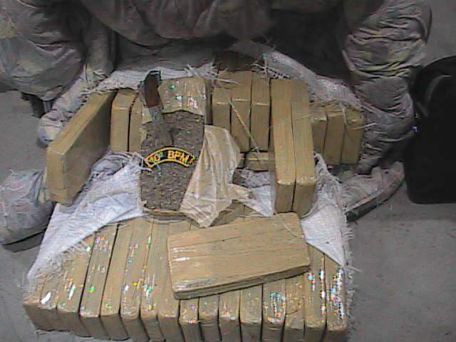  Em menos de 1h, PM apreende 57,7 kg de maconha na rodovi&aacute;ria da Capital