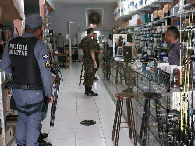 Opera&ccedil;&atilde;o do Ex&eacute;rcito autua 4 empresas por com&eacute;rcio irregular de armas e muni&ccedil;&atilde;o