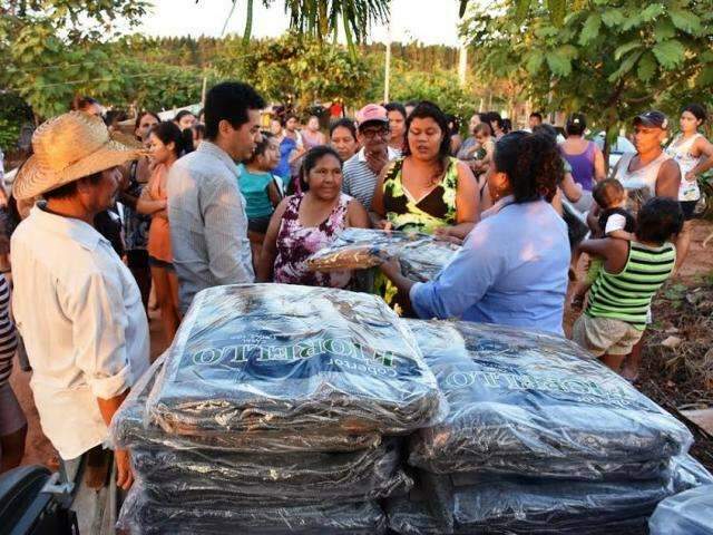 Agasalhos s&atilde;o entregues em a&ccedil;&atilde;o social em bairros de Campo Grande