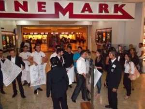 Ap&oacute;s protesto, Cinemark diz estar aceitando normalmente carteirinhas
