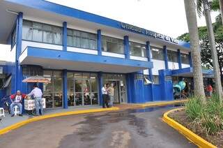 Hospital da Vida, em Dourados, administrado pela Funsaud, que faz concurso para contratar 586 servidores (Foto: Arquivo)