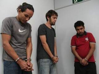 Presos por morte de musicista: apontado como mentor, Luís (ao centro) será o alvo das investigações (Foto: Marcos Ermínio)