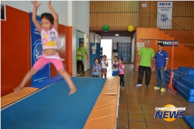 Prefeitura corta professores e centro de gin&aacute;stica dispensa alunos