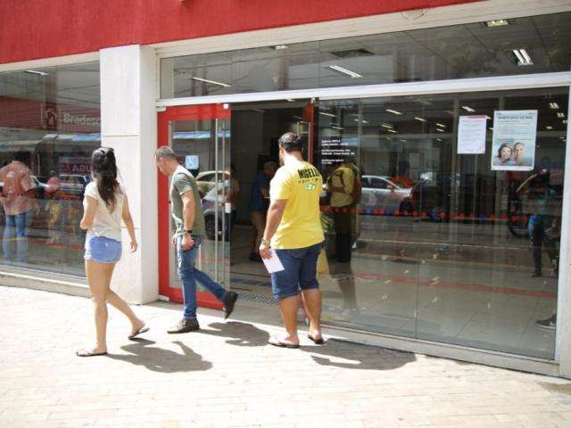 Movimento &eacute; fraco no &uacute;ltimo dia de funcionamento dos bancos 