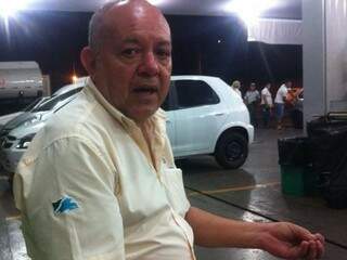José Carlos Áquila, presidente da Assotaxi, reclama das condições de trabalho dos taxistas da capital. (Foto: Chloé Pinheiro)