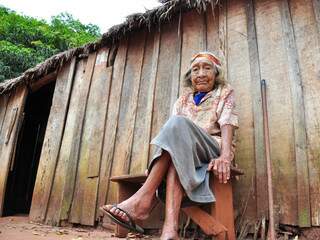 Eleonora Vasque, 105 anos de aldeia, antes mesmo de o município de Amambai existir. (Foto: João Garrigó)