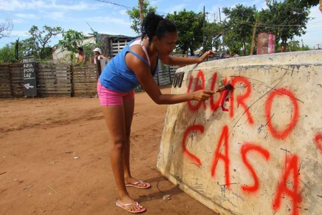 Expulsos de favela, moradores pagam pr&oacute;pria mudan&ccedil;a para &ldquo;brejo&rdquo;
