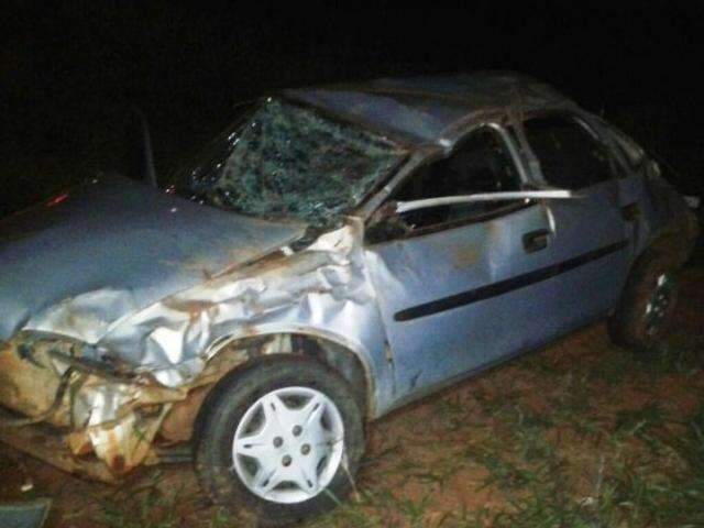 Fam&iacute;lia fica ferida em capotagem e condutor do carro morre na MS-276