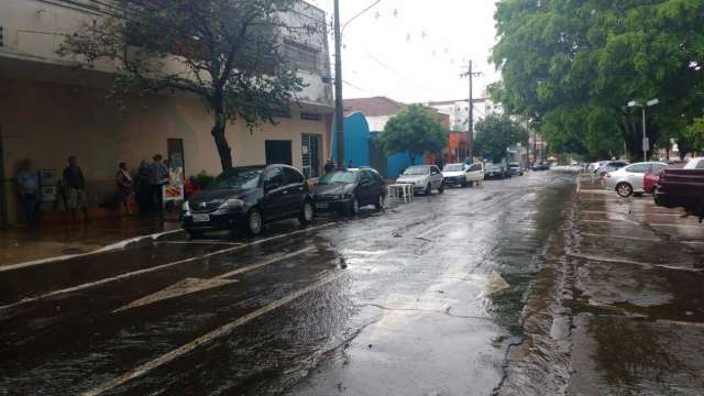 Com&eacute;rcio no Carnaval de rua volta a ser motivo de tumulto