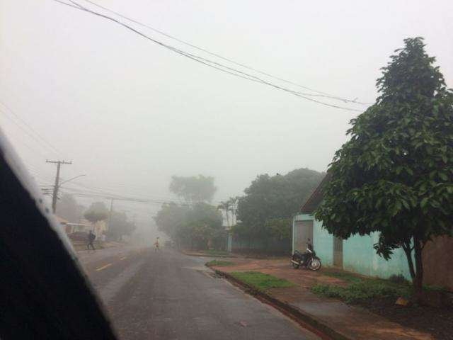 Tarde de chuva tem ventos de mais de 70 km/h na Capital e interior